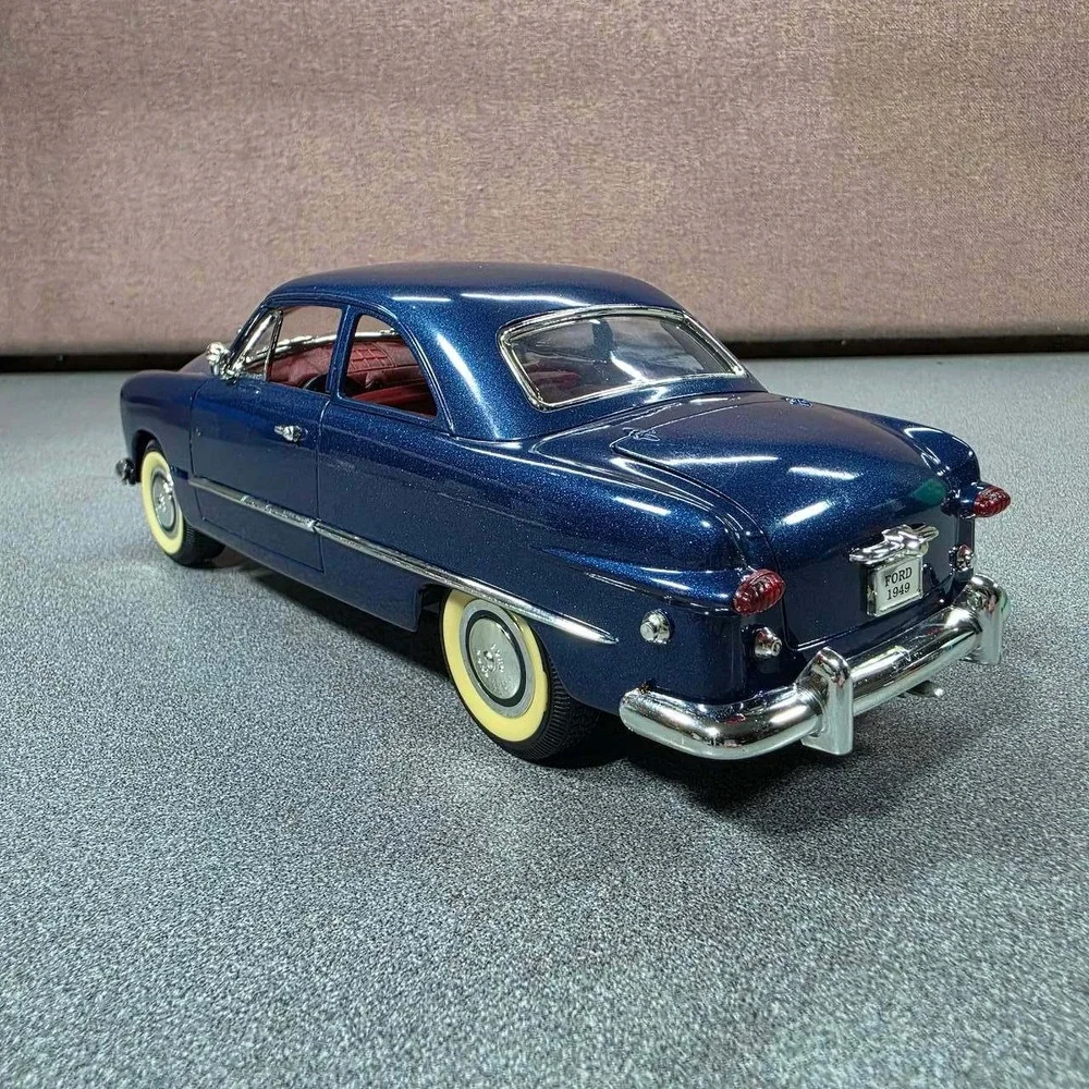 Ford 1949 Custom Coupe Diecast Model 1:18 Mira Solido Excellent Metallic